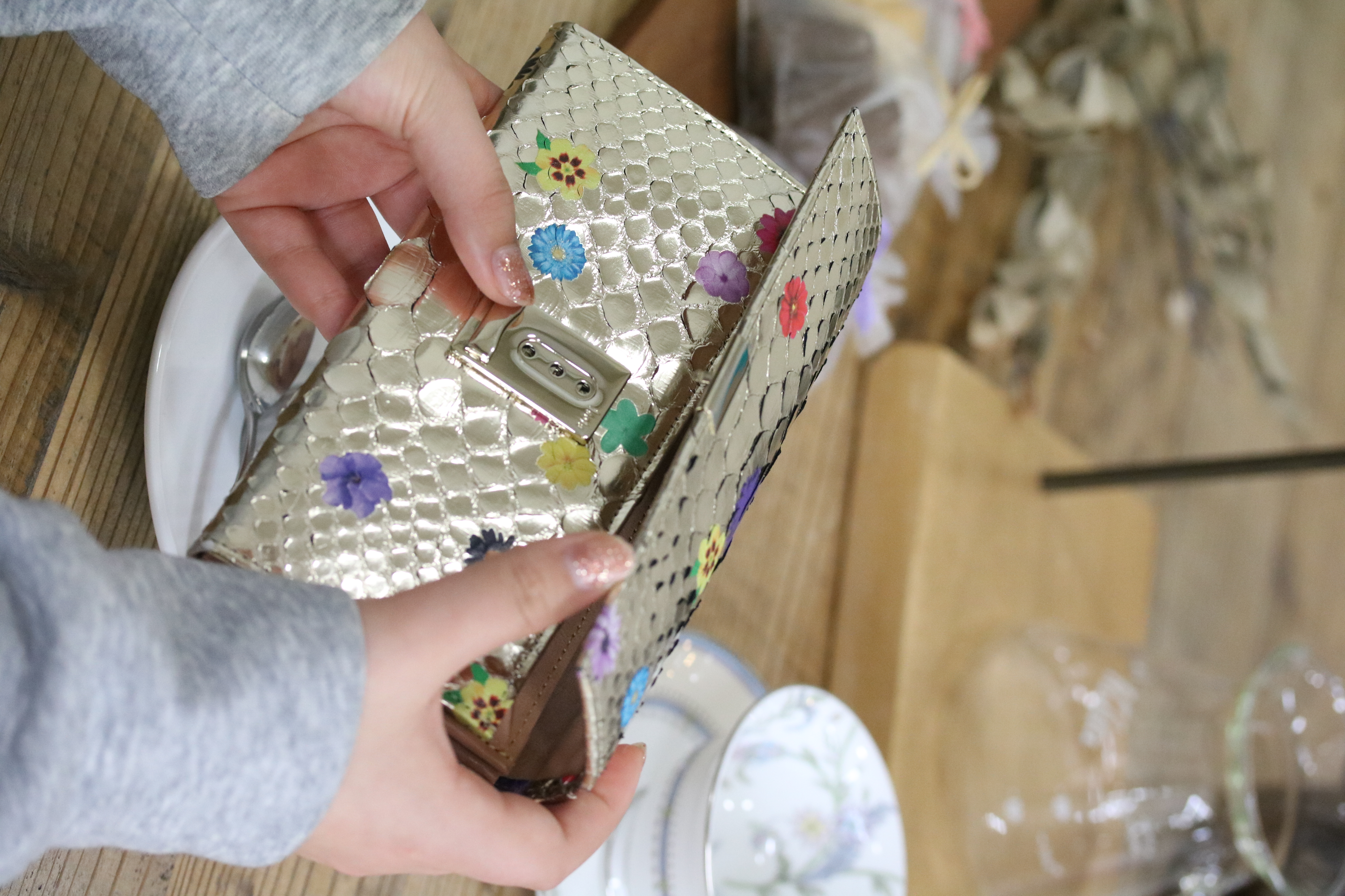 isola 財布 ラミナフィオーレ