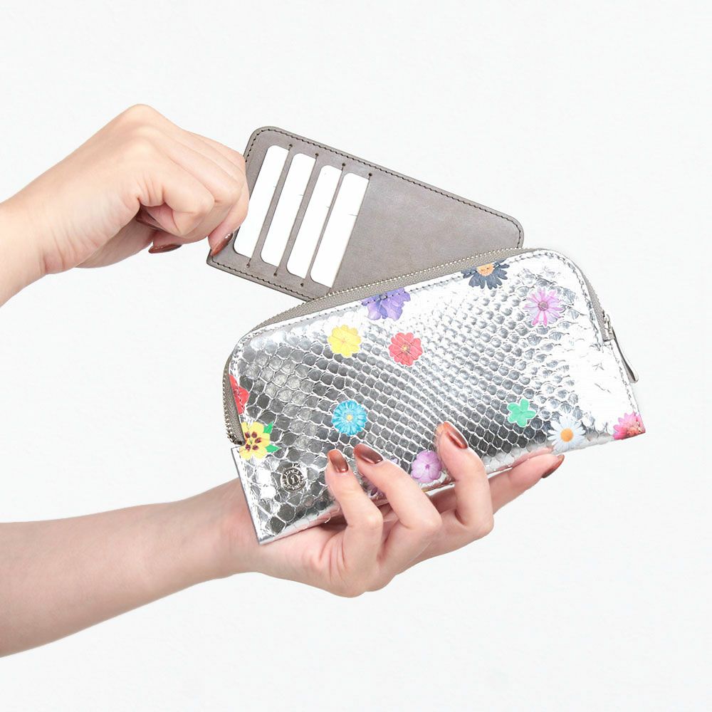 ラミナフィオーレ＿サンタフェ＿パイソン＿蛇革＿薄型長財布＿フラグメント＿持った感じ